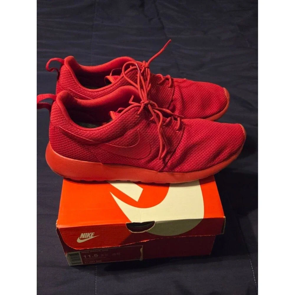 MENS SIZE 11.5 TRIPLE RED NIKE ROSHE RUN